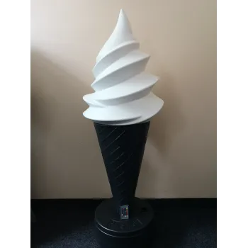 3D kornout (černá oplatka)